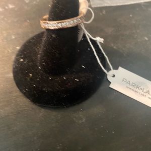 Beautiful rose gold ring with rhinestone